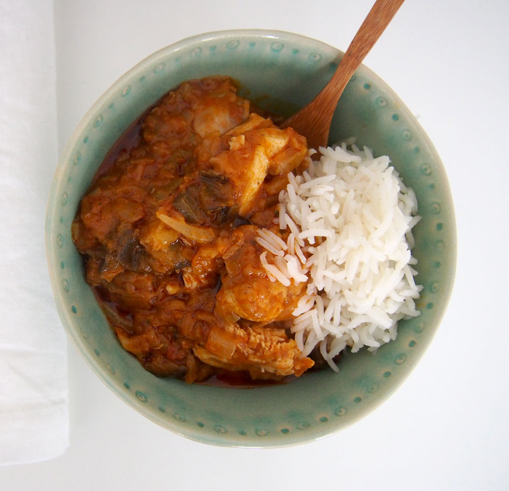 Pollo tikka masala con arroz y verduras