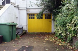 Londres en otoño garaje amarillo