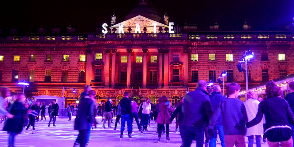 Patinar sobre hielo en Londres en Navidad