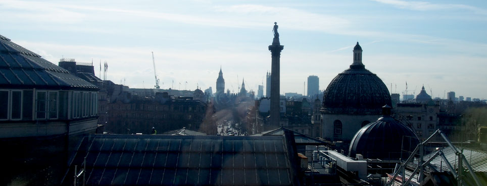 Vistas de Trafalgar Sq desde el café de la NAtional Portrait Gallery de Londres