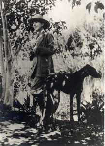 Karen Blixen con Dune. Foto: taguealibrary.wordpress.com