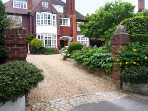 Puertas de Belsize Park camino de tierra