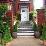 Puertas de Belsize Park entrada con escalera